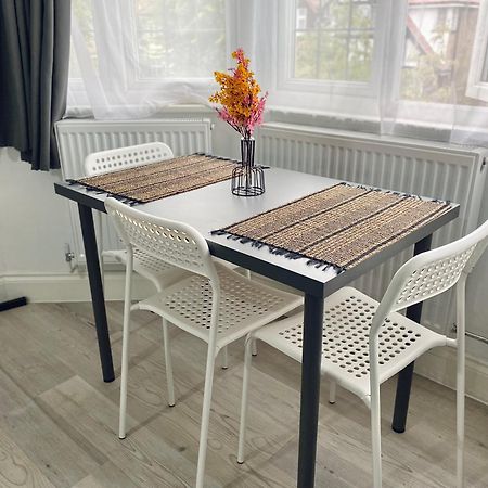Charming Studio 30Min To Central Лондон Экстерьер фото