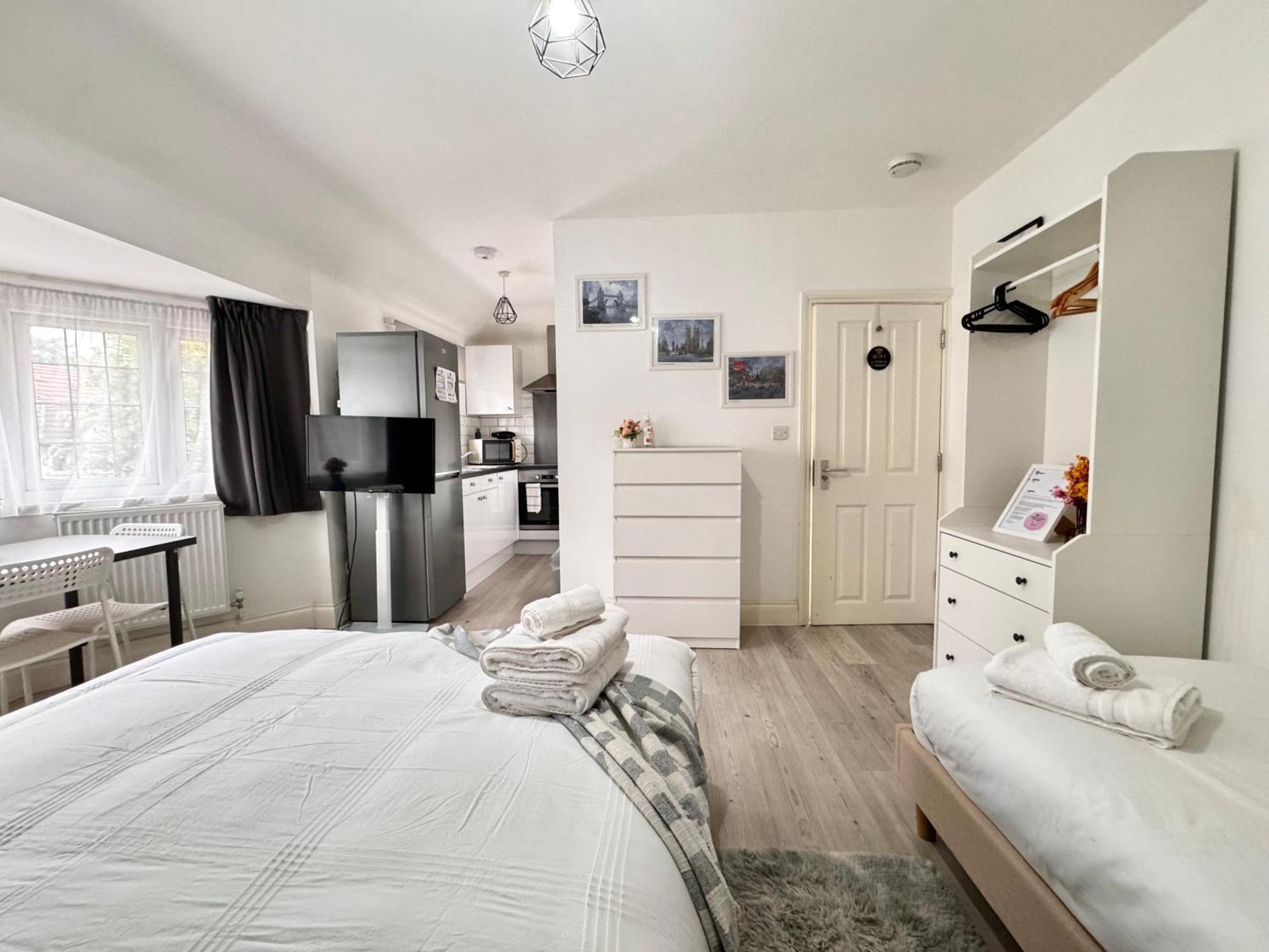Charming Studio 30Min To Central Лондон Экстерьер фото