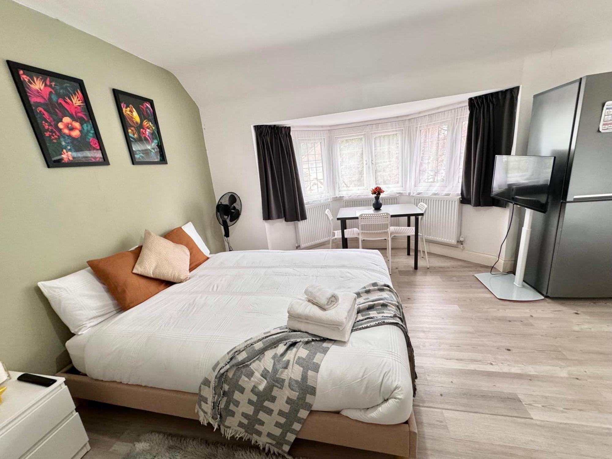 Charming Studio 30Min To Central Лондон Экстерьер фото